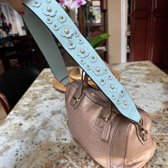 Coach purse wtih detachable strap - Picture 15 of 16